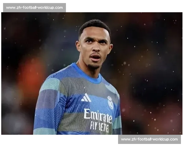 阿诺德离队后，红军仅剩两人撑起英格兰血脉