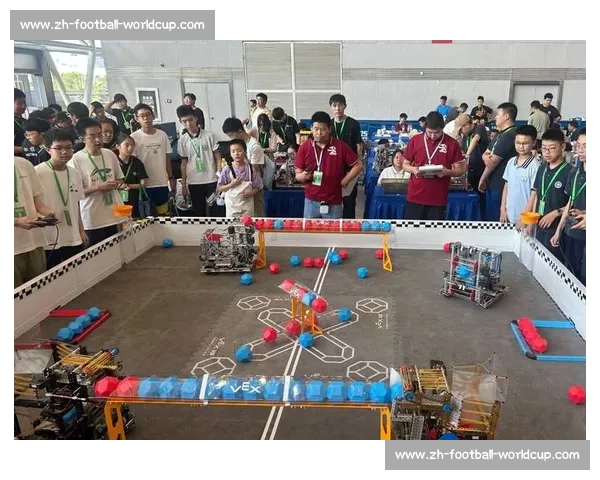 苏超赛场惊现 “钢铁战队”:机器人裁判与球形战警重塑赛事生态