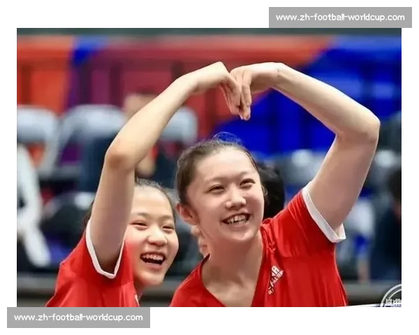 副攻跨界二传笑翻全场!女排训练欢乐多