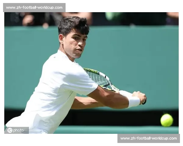 弗格尼尼温网谢幕战泪别网坛 阿尔卡拉斯暖心赠球衣圆爱子珍藏梦