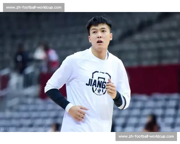 苏州队赛后打扫更衣室传递正能量 留言：保持热爱共铸苏超未来